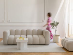 Kremowa sofa do salonu Bella Vita Sand Cream