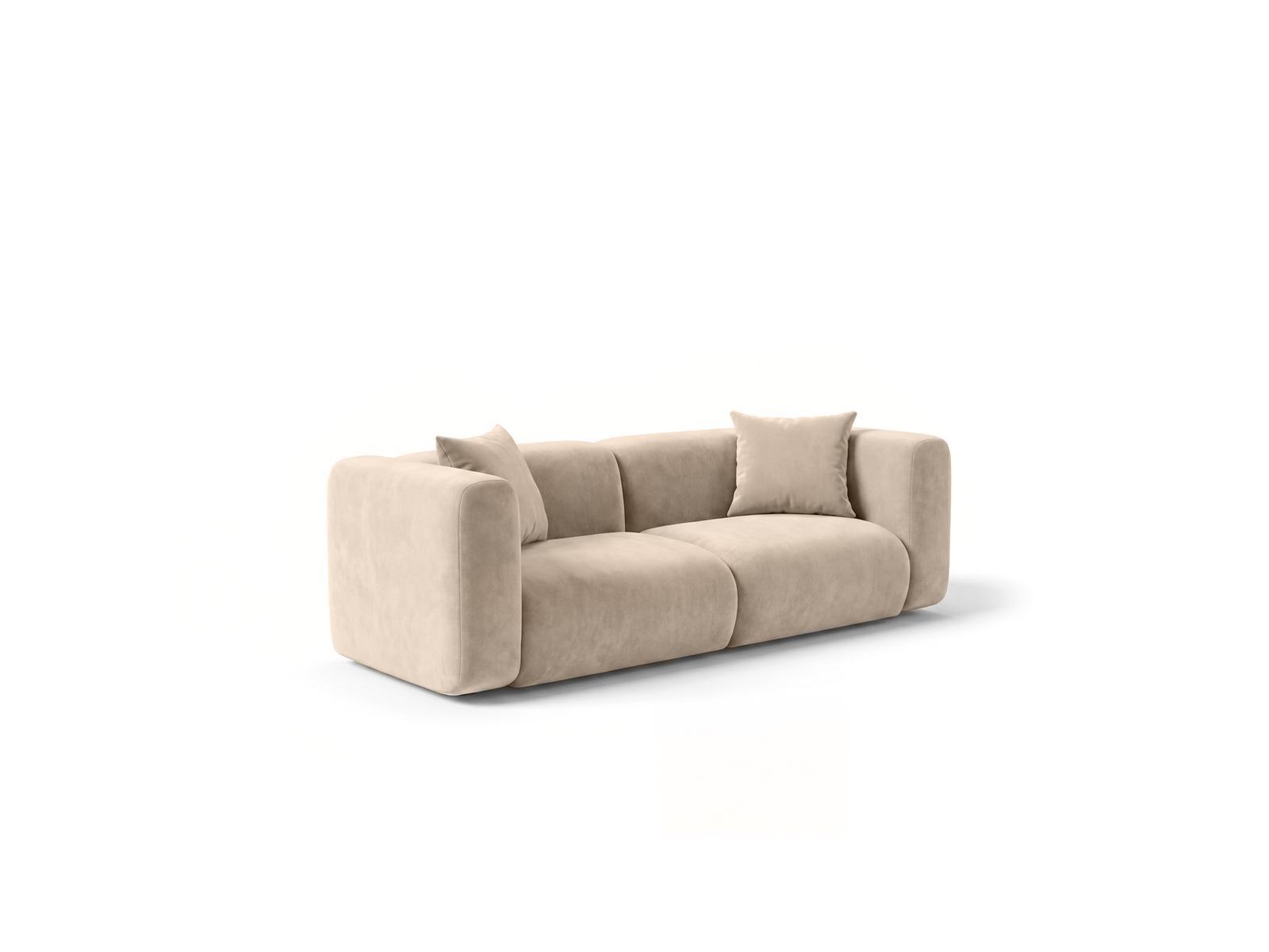 Komfortowa mała sofa dwuosobowa SORISSO w kolorze jasnego beżu, która dodaje wnętrzu lekkości i optycznie je powiększa.